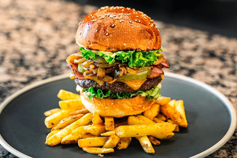 Comix burger s hranolky
